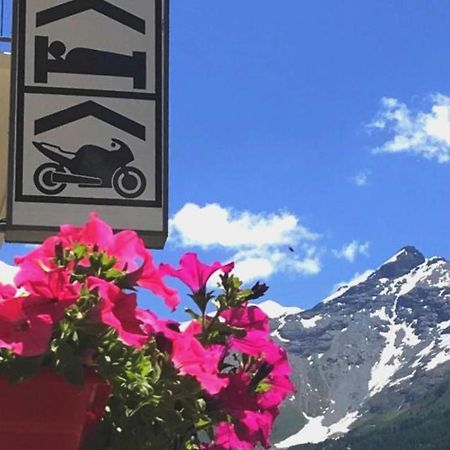 Chambres Avec Garage Motos Lanslebourg-Mont-Cenis Exteriér fotografie